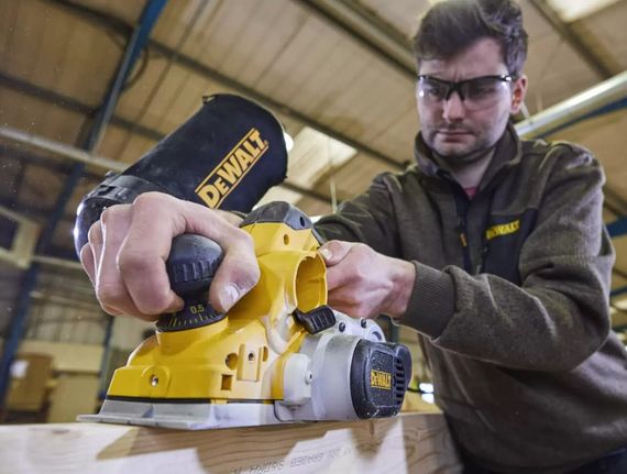 Рубанок мережевий DeWalt D26500 | Зображення 1