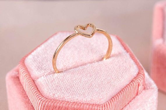 Кольцо из желтого золота с сердечком 14.5 | Зображення 1