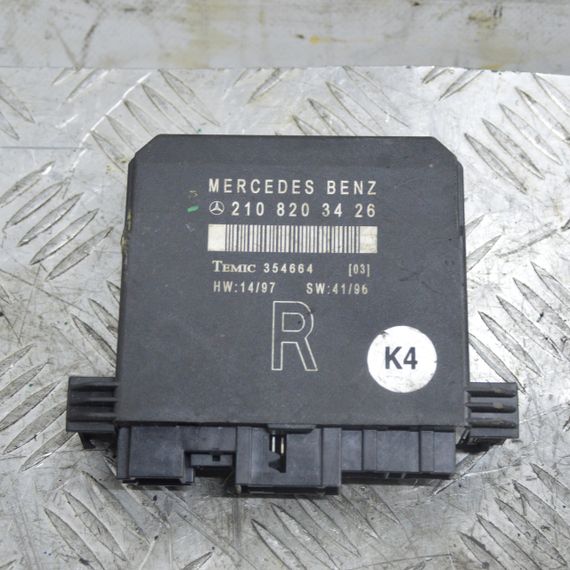 Блок управління правих дверей Mercedes W202 W210 1993-2003 Модуль дверей правий Мерседес в202 в210 2108203426