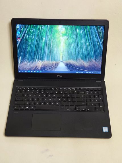 Ноутбук Dell Latitude 3580 / 15.6" (1366x768) TN / Intel Core i5-6300U (2 (4) ядра по 2.4 - 3.0 GHz) / 8 GB DDR4 / 256 GB SSD / Intel HD Graphics 520 / WebCam б/у | Зображення 1