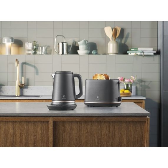 Електрочайник Electrolux, 1,7л, Strix, метал, мат, підтримка темп, чорний (E7K1-6BP) | Зображення 4