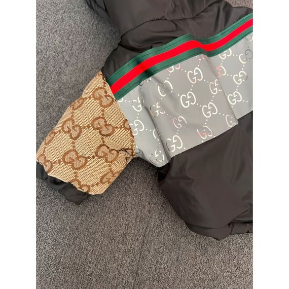 Брендовая зимняя куртка для собак GUCCI с капюшоном на змейке, с джинсовыми рукавами, светодиодная вставка, черная | Зображення 2