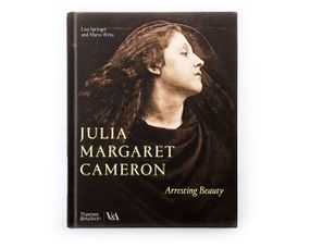 Книга для фотографів про портретну фотографію Джулії Маргарет Камерон Julia Margaret Cameron: Arresting Beauty