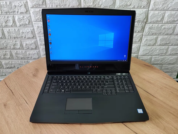 Ноутбук Dell Alienware 17R4 /17.3 FHD/IPS/i7 7700HQ/16Gb/SSD240+1Tb/GTX1070-8Gb