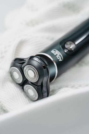 Електробритва Adler AD 2940 роторна акумуляторна 3 в 1 з насадками і тримером USB | Зображення 6