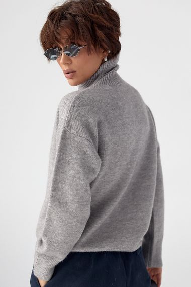 В'язаний однотонний гольф вільного фасону - сірий цвет, ONE SIZE (є розміри) | Зображення 1