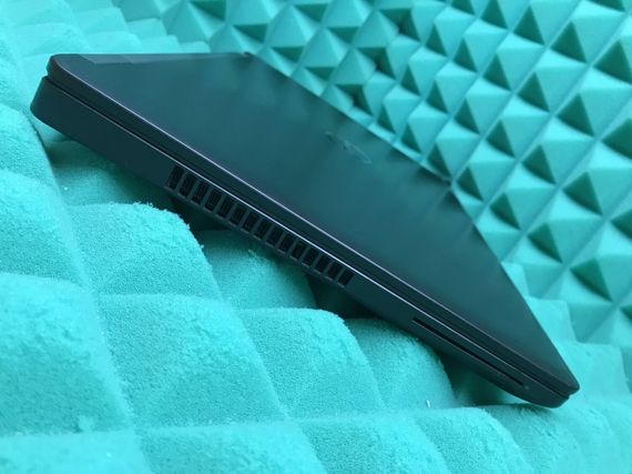 Ноутбук Б-класс Dell Latitude E5570 / 15.6" (1920x1080) IPS / Intel Core i5-6300U (2 (4) ядра по 2.4 - 3.0 GHz) / 8 GB DDR4 / 240 GB SSD / Intel HD Graphics 520 / WebCam / HDMI / Windows 10 б/у | Зображення 4