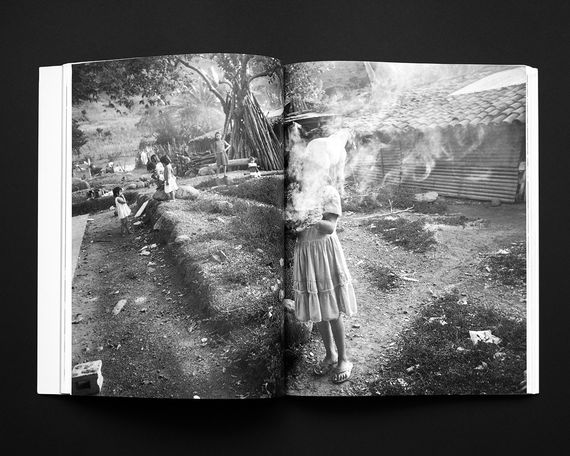 Книга работы известных фотографов Ларри Тоуэлл Larry Towell: El Salvador. Б/У книги про искусство фотографии | Зображення 4
