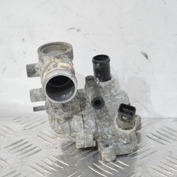 Корпус термостата 1.4 / 1.6 CRDI Hyundai i30 2007-2012 Корпус термостата Хюндай ай30