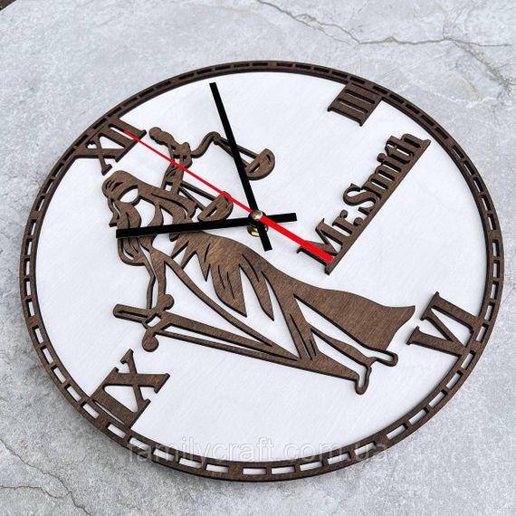 Настінний годинник з дерева для юриста з Фемідою Подарунок адвокату, судді, іменний декор кабінету | Зображення 6