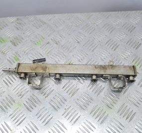 Паливна рейка 1.8 / 2.0 16V Mazda 5 2005-2010 Паливна рампа Мазда 5 6M8G9D280AA