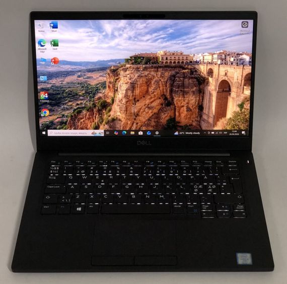 Ультрабук Б-клас Dell Latitude 7390 / 13.3" (1920x1080) IPS / Intel Core i5-7300U (2 (4) ядра по 2.6 - 3.5 GHz) / 8 GB DDR4 / 256 GB SSD / Intel UHD Graphics 620 / WebCam / Win 10 Pro б/в | Зображення 1