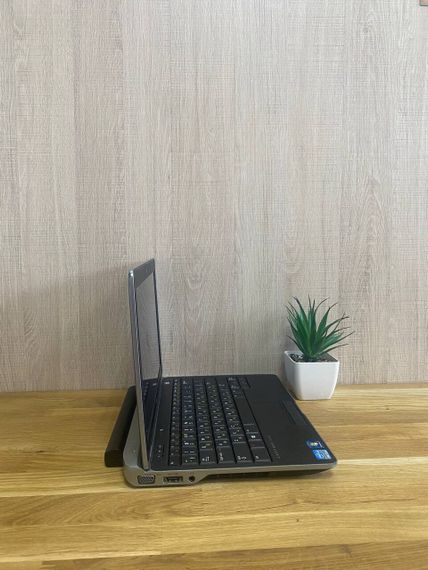 Нетбук Dell Latitude E6230 / 12.5" (1366x768) TN / Intel Core i5-3320M (2 (4) 2.6 - 3.3 GHz) / 8 GB DDR3 / 128 GB SSD / Intel HD Graphics 4000 / WebCam / VGA б/у | Зображення 4
