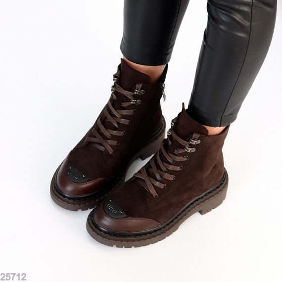Шоколадні зимові замшеві черевики берці з дизайнерською нашивкою | Зображення 4