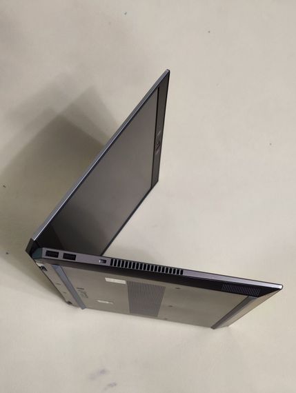 Мобільна робоча станція HP ZBook Studio G5 / 15.6" (3840x2160) IPS / Intel Core i9-8950HK (6 (12) ядра по 2.9 - 4.8 GHz) / 16 GB DDR4 / 256 GB SSD / nVidia Quadro P20 WebCam б/в | Зображення 3