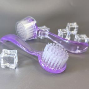 Щетка от пыли с ручкой и колпачком (фиолетовая)