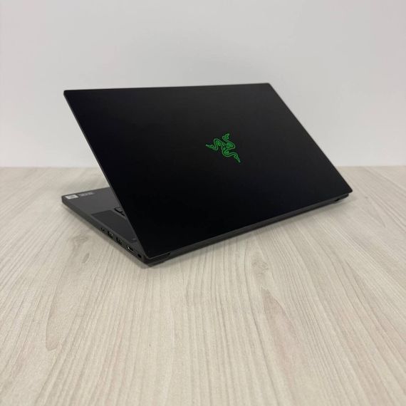 Ігровий ноутбук Razer Blade 15 RZ09-0369 / 15.6" (1920x1080) IPS / Intel Core i7-10750H (6 (12) ядер по 2.6 - 5.0 GHz) / 16 GB DDR4 / 512 GB SSD NVMe / nVidia GeForce RTX 3070, 6 GB GDDR6, 256-bit / WebCam б/в | Зображення 5
