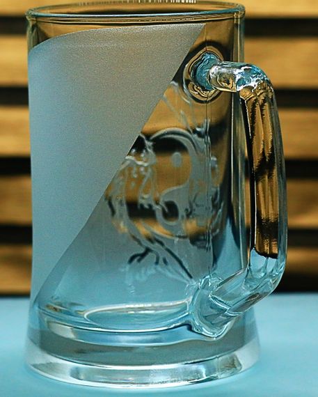 Пивний келих 670 мл Інь-Янь риба короп з гравіюванням символ гармонії подарунок для чоловіка | Зображення 3