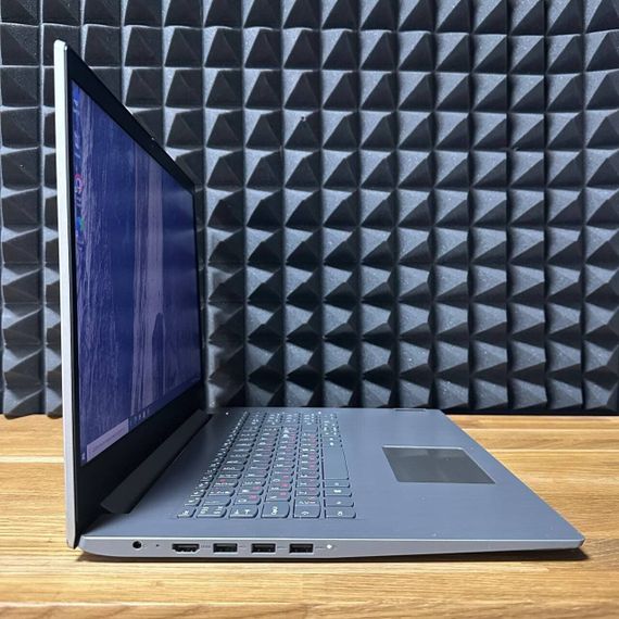 Ноутбук Б-клас Lenovo Ideapad 3 17ADA05 / 17.3" (1600x900) TN / AMD Ryzen 5 3500U (4 (8) ядра по 2.1 - 3.7 GHz) / 8 GB DDR4 / 256 GB SSD / AMD Radeon Vega 8 Graphics / WebCam б/в | Зображення 4