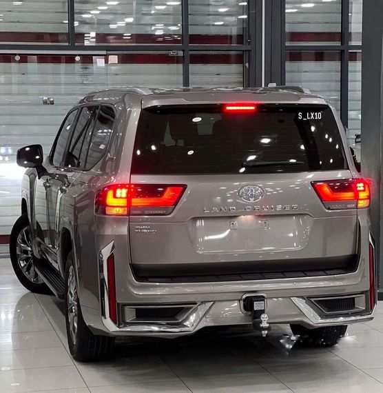 Комплект обвісів VIP для Toyota Land Cruiser 300 2021- рр | Зображення 2