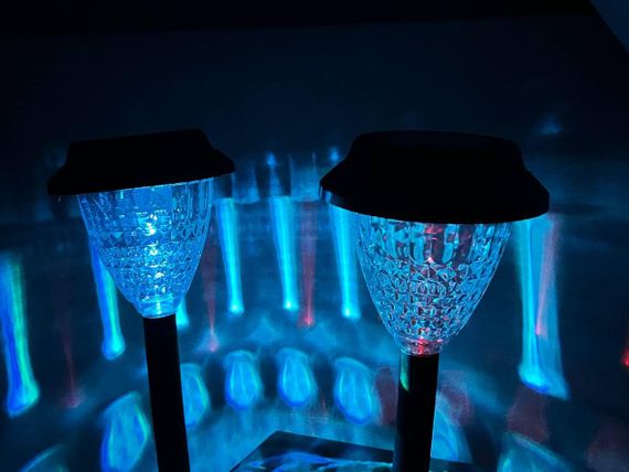 Садовые светильники на солнечной батарее Garden Path Light RGB 6 шт водонепроницаемые LED фонарики для дорожек и сада Черный | Зображення 4