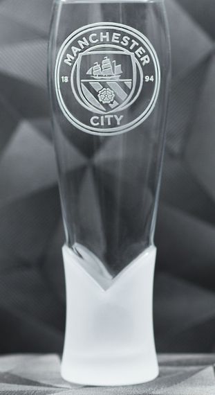 Подарунковий келих для пива соку води 440 мл з гравіюванням лого футбольного клубу ФК Манчестер Сіті | Зображення 1