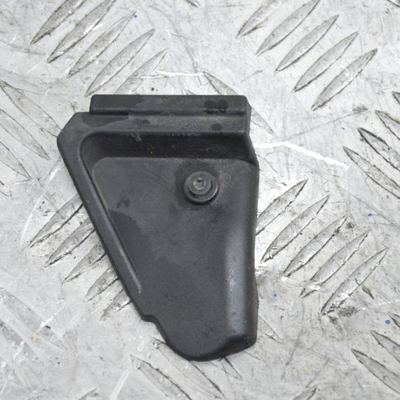 Кронштейн решітки радіатора правий Mazda 6 GH 2008-2012 Кронштейн решітки радіатора Мазда 6 GS1D50665