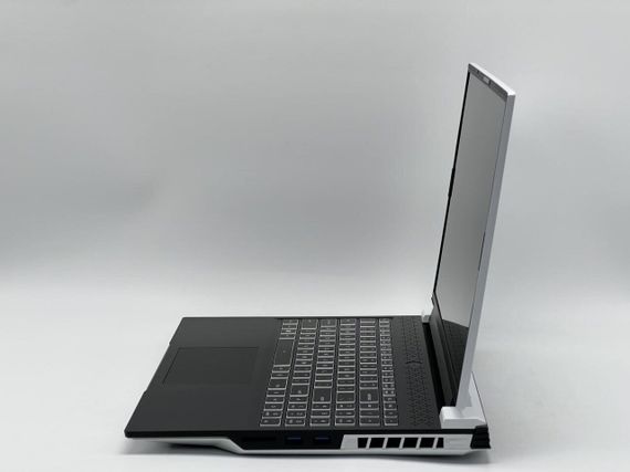 Игровой ноутбук Eluktronics PROMETHEUS XVI G2 / 16" (2560x1600) IPS / Intel Core i7-13700HX (16 (24) ядер по 2.1 - 5.0 GHz) / 32 GB DDR5 / 2048 GB SSD / nVidia GeForce RTX 4080, 12 GB GDDR6, 192-bit / WebCam б/у | Зображення 3