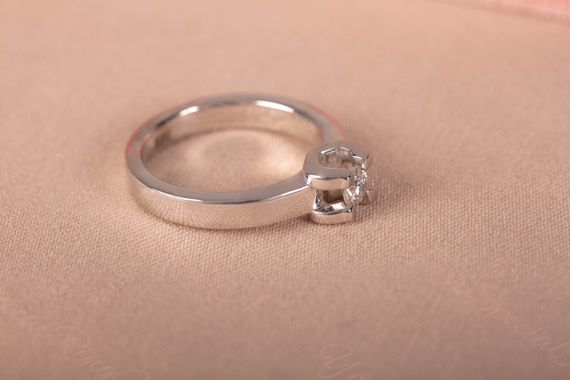 Кольцо из белого золота с бриллиантом 16 | Зображення 5