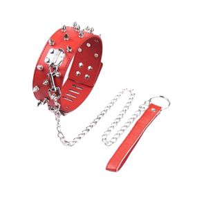 BDSM-нашийник червоного кольору з металевими шипами та повідцем