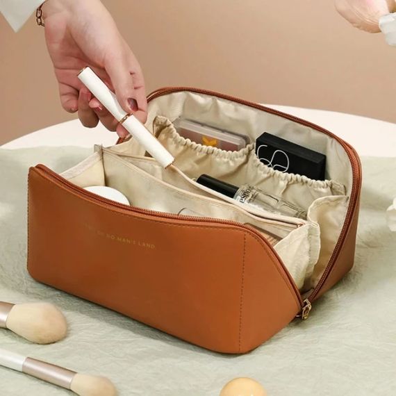 Містка косметичка з діагональною застібкою CosmyCase, коричнева | Зображення 6