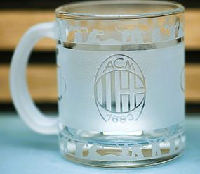 Скляна чашка 320 мл ФК Мілан AC Milan  з гравіюванням подарунок для фаната  футбольна кружка кругова