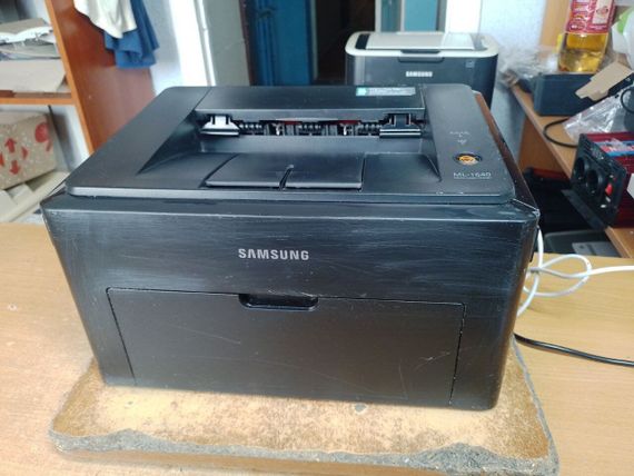 Принтер Б-клас Samsung ML-1640 / Лазерний монохромний друк / 600x1200 dpi / A4 / 16 стор/хв / USB 2.0 / 353 x 298 x 209 мм б/в | Зображення 1