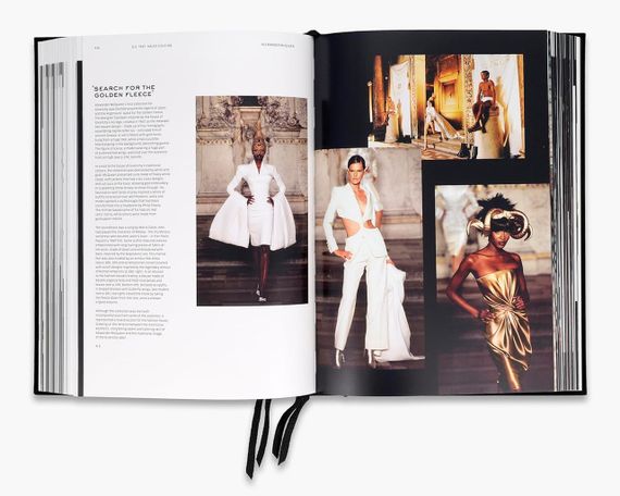 Книга про модні колекції Живанші Givenchy Catwalk: The Complete Collections | Зображення 7