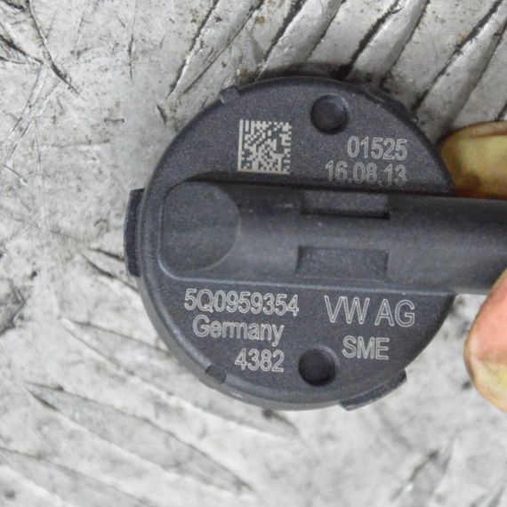 Датчик удару airbag передніх лівих дверей Volkswagen Golf VII 2012-2020 Датчик удару Фольксваген 5Q0959354 | Зображення 2