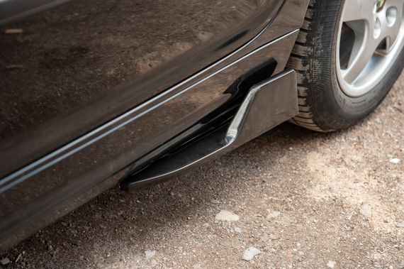 Универсальные накладки на боковые пороги Flap Тип-D (2 шт, черный глянец, ABS-пластик)