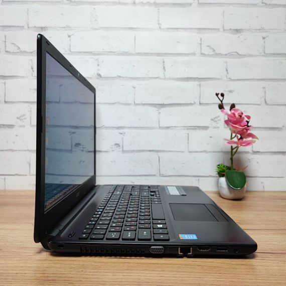 Ноутбук Acer Aspire E1-572 / 15.6" (1366x768) TN / Intel Core i5-4200U (2 (4) ядра по 1.7 - 2.7 GHz) / 8 GB DDR3 / 256 GB SSD / Intel HD Graphics 4600 / WebCam / DVD-ROM б/у | Зображення 4