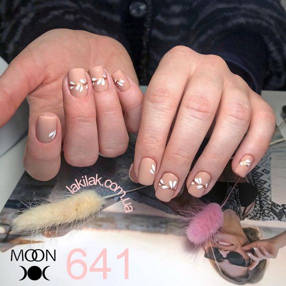 Гель-лак Moon Full Winter №641 ніжний капучіно 8мл