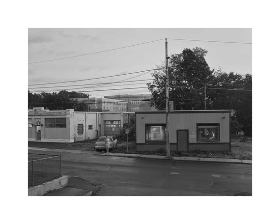 Книги знаменитых фотографов Gregory Crewdson: Eveningside легендарные фотографы современности Грегори Крюдсон | Зображення 3