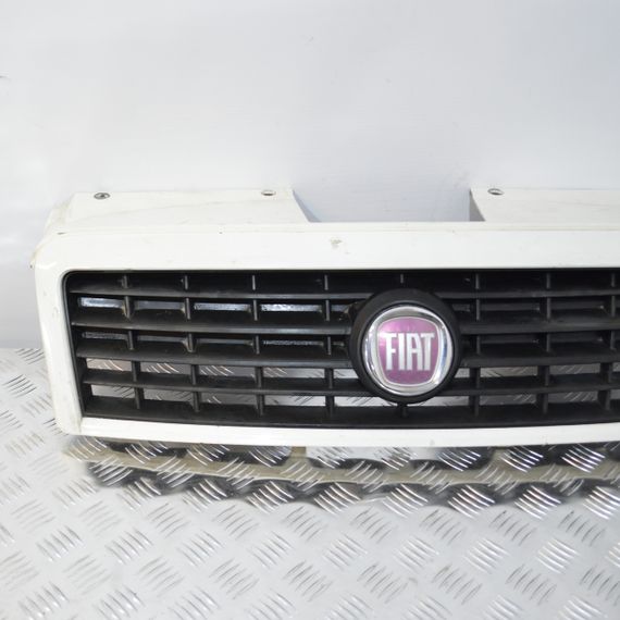 Решітка радіатора Fiat Doblo I 2005-2010 рестайлінг Решітка переднього бампера Фіат Добло 1 | Зображення 1