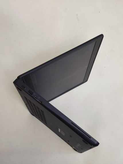 Ультрабук Dell Latitude 5590 / 15.6" (1366x768) TN / Intel Core i5-8350U (4 (8) ядра по 1.7 - 3.6 GHz) / 8 GB DDR4 / 256 GB SSD / Intel UHD Graphics 620 б/в | Зображення 2