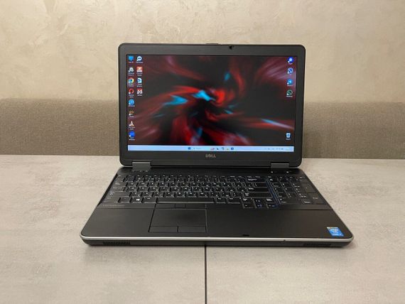 Ноутбук Dell Latitude E6540 / 15.6" (1920x1080) IPS / Intel Core i7-4610M (2 (4) ядра по 3.0 - 3.7 GHz) / 16 GB DDR3 / 120 GB SSD + 500 GB HDD / Intel HD Graphics 4600 / DVD-ROM б/у | Зображення 1