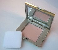 AVON Компактна пудра Люкс колір Чистий шовк / Fair Silk, 10 г | Зображення 1