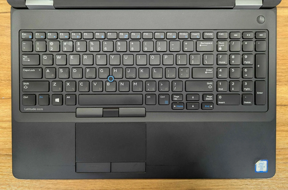 Ноутбук Dell Latitude E5570 / 15.6" (1920x1080) IPS Touch / Intel Core i5-6300U (2 (4) ядра по 2.4 - 3.0 GHz) / 16 GB DDR4 / 256 GB SSD / AMD Radeon R7 M360, 2 GB DDR3, 64-bit / WebCam / Windows 10 б/у + Подарок Беспроводная мышь / USB | Зображення 2
