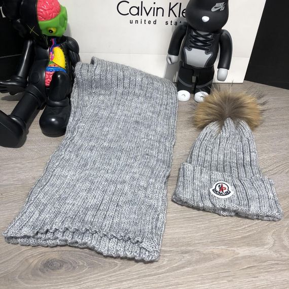 Зимний комплект Moncler Winter Hat Knitted Pompon and Scarf Gray