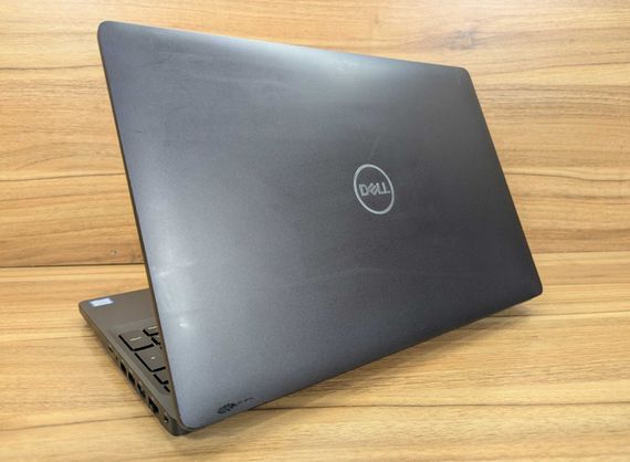 Ультрабук Dell Latitude 5500 / 15.6" (1366x768) TN / Intel Core i7-8665U (4 (8) ядра по 1.9 - 4.8 GHz) / 8 GB DDR4 / 256 GB SSD / Intel UHD Graphics / WebCam / Windows 10 б/у + Подарок Беспроводная мышь / USB | Зображення 6