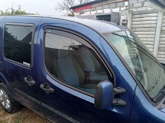Ветровики вставные (2 шт, HIC) для Fiat Doblo II 2005-2010 гг