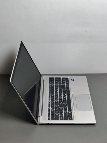 Ультрабук HP EliteBook 850 G8 / 15.6" (1920x1080) IPS / Intel Core і7-1185G7 (4 (8) ядра по 3.0 - 4.8 GHz) / 16 GB DDR4 / 512 GB SSD / Intel Iris Xe Graphics / WebCam / Win 10 б/в | Зображення 2