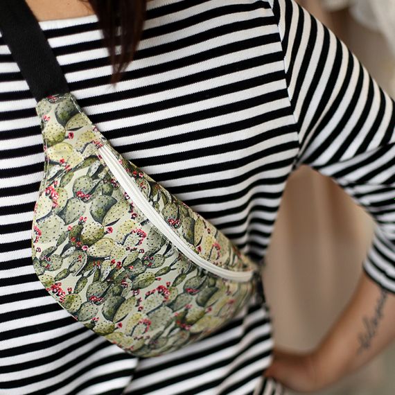Сумка на пояс бананка Bumbag Цветущие кактусы 27x16 см (BB_21M008_SBR)