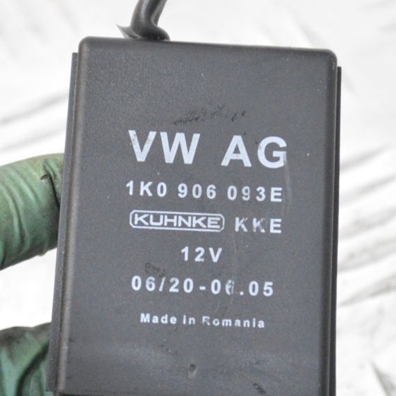 Блок керування паливним насосом Audi A1 A3 2003-2015 Модуль паливного насоса Ауді а1 а3 1K0906093E | Зображення 2